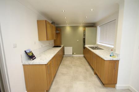 3 bedroom Semi-detached house to let in Stupton Road, Sheffield, S9