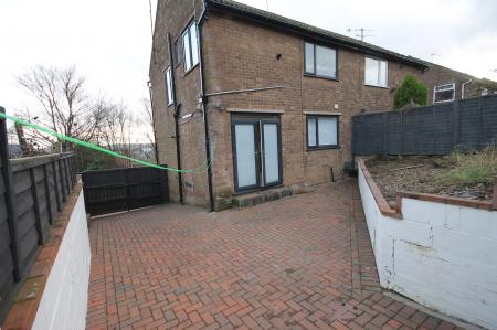 3 bedroom Semi-detached house to let in Stupton Road, Sheffield, S9