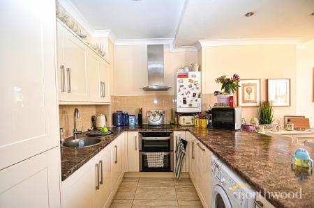 2 bedroom Flat for sale in Plough Road, Telford, TF1