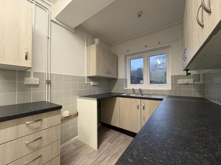 3 bedroom Semi-detached house to let in East Avenue, Donnington, Telford, TF2