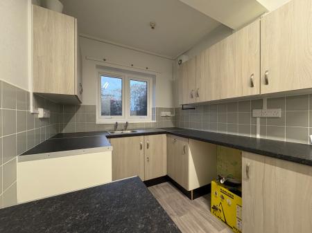 3 bedroom Semi-detached house to let in East Avenue, Donnington, Telford, TF2