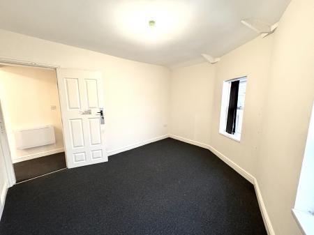 1 bedroom Flat to let in Market Street, Telford, TF1