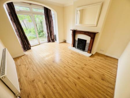 3 bedroom Semi-detached house for sale in Haslucks Green Road, Shirley, Solihull, B90