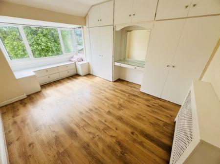 3 bedroom Semi-detached house for sale in Haslucks Green Road, Shirley, Solihull, B90