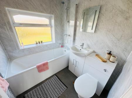 3 bedroom Semi-detached house for sale in Hazeloak Road, Shirley, B90