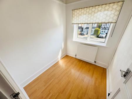3 bedroom Semi-detached house for sale in Hazeloak Road, Shirley, B90