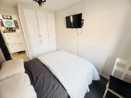 2 bedroom Flat for sale in Rumbush Lane, Dickens Heath, Solihull, B90