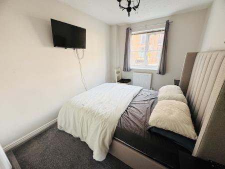 2 bedroom Flat for sale in Rumbush Lane, Dickens Heath, Solihull, B90