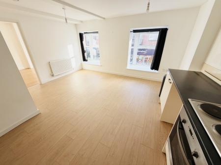 1 bedroom Flat to let in High Street, Bromsgrove, B61