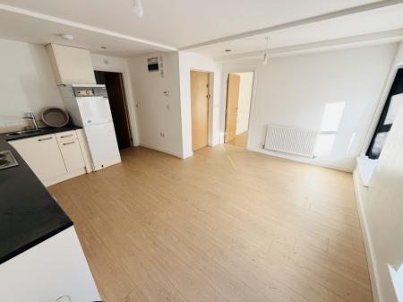 1 bedroom Flat to let in High Street, Bromsgrove, B61