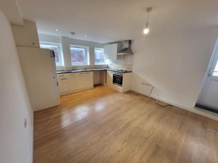 2 bedroom Flat to let in High Street, Bromsgrove, B61