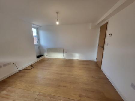 2 bedroom Flat to let in High Street, Bromsgrove, B61