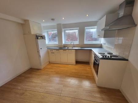 2 bedroom Flat to let in High Street, Bromsgrove, B61