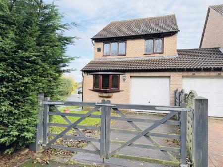 3 bedroom Link detached house to let in Rainsbrook Drive, Monkspath, Solihull, B90