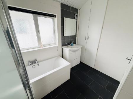 3 bedroom Semi-detached house to let in Jacey Road, Shirley, Solihull, B90