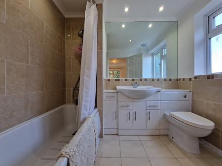 5 bedroom Detached house to let in Grotto Lane, Tettenhall, WV6