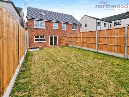 4 bedroom Semi-detached house to let in Haden Hill, Compton, Wolverhampton, WV3