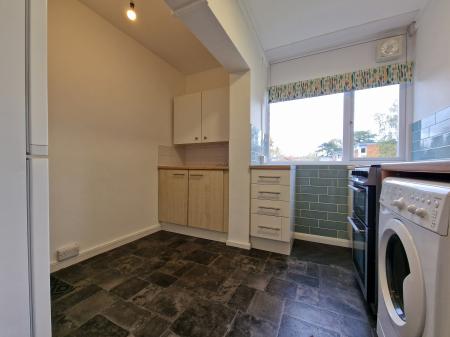2 bedroom Flat to let in The Lindens, Newbridge Crescent, Newbridge, Wolverhampton, WV6