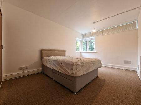 2 bedroom Flat to let in The Lindens, Newbridge Crescent, Newbridge, Wolverhampton, WV6