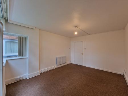 2 bedroom Flat to let in The Lindens, Newbridge Crescent, Newbridge, Wolverhampton, WV6