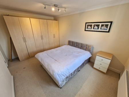 2 bedroom Flat to let in Weller Court, Walnut Drive, Wolverhampton, WV3