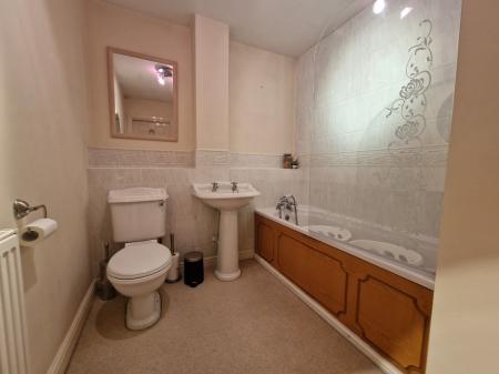 2 bedroom Flat to let in Weller Court, Walnut Drive, Wolverhampton, WV3