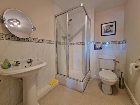 2 bedroom Flat to let in Weller Court, Walnut Drive, Wolverhampton, WV3