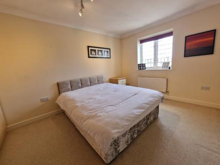 2 bedroom Flat to let in Weller Court, Walnut Drive, Wolverhampton, WV3