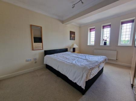 2 bedroom Flat to let in Weller Court, Walnut Drive, Wolverhampton, WV3