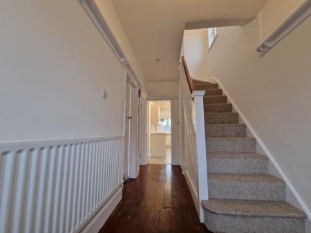 3 bedroom Semi-detached house to let in Links Road, Penn, Lower Penn, WV4