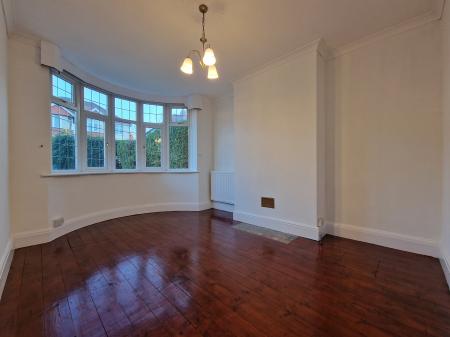 3 bedroom Semi-detached house to let in Links Road, Lower Penn, WV4