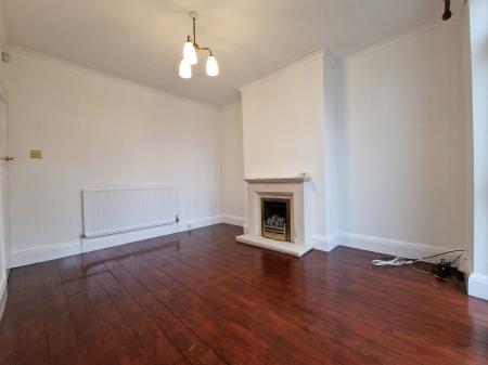 3 bedroom Semi-detached house to let in Links Road, Penn, Lower Penn, WV4