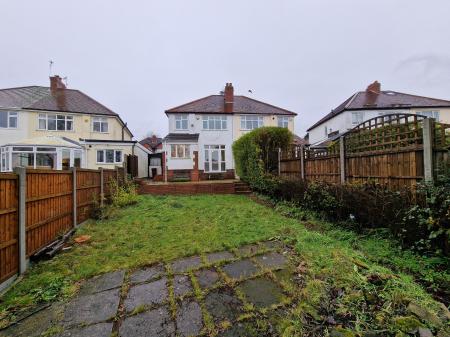 3 bedroom Semi-detached house to let in Links Road, Penn, Lower Penn, WV4