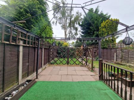 3 bedroom Semi-detached house to let in Farmbrook Avenue, Bushbury, WV10