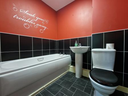 2 bedroom Flat for sale in Akron Drive, Oxley, Wolverhampton, WV10