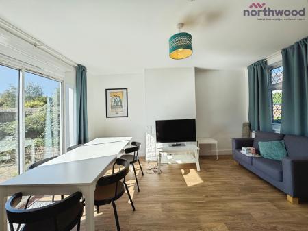 5 bedroom End of terrace house to let in Honeysuckle Road, SO16