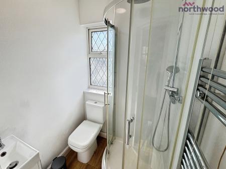 5 bedroom End of terrace house to let in Honeysuckle Road, SO16