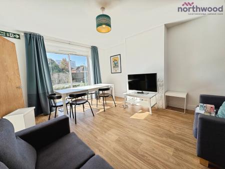 5 bedroom End of terrace house to let in Honeysuckle Road, SO16