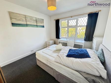 5 bedroom End of terrace house to let in Honeysuckle Road, SO16