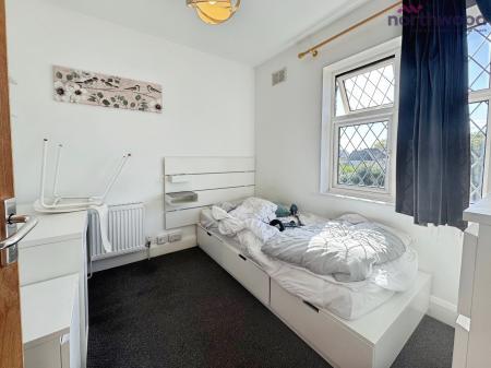 5 bedroom End of terrace house to let in Honeysuckle Road, SO16