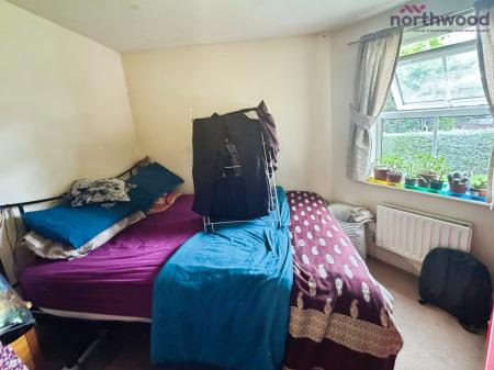 2 bedroom Flat to let in St Annes Gate, SO15