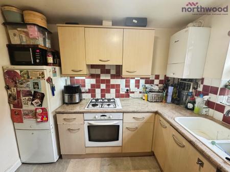2 bedroom Flat to let in St Annes Gate, SO15