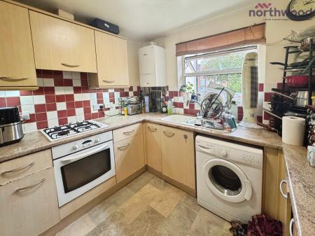 2 bedroom Flat to let in St Annes Gate, SO15