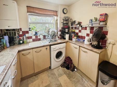 2 bedroom Flat to let in St Annes Gate, SO15