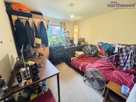 2 bedroom Flat to let in St Annes Gate, SO15