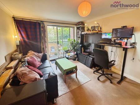 2 bedroom Flat to let in St Annes Gate, SO15