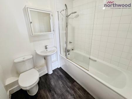 2 bedroom Flat to let in Rivendale Court, SO15