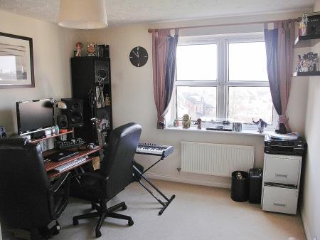 2 bedroom Flat to let in Handel Road, Southampton, SO15