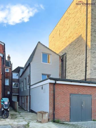 1 bedroom Studio flat to let in Oakbank Road, SO19