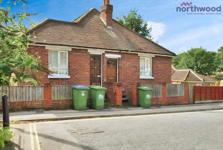 1 bedroom Flat to let in Milton Road, SO15